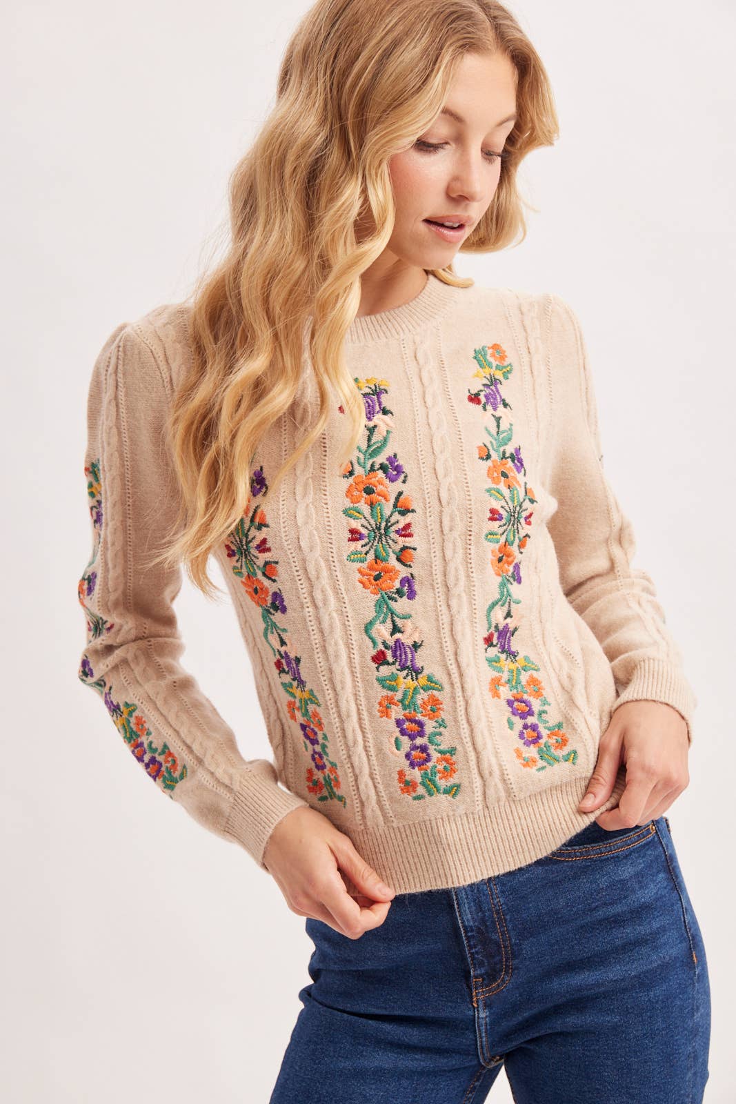 VINTAGE FLORAL EMBROIDERED KNIT SWEATER: VANILLA