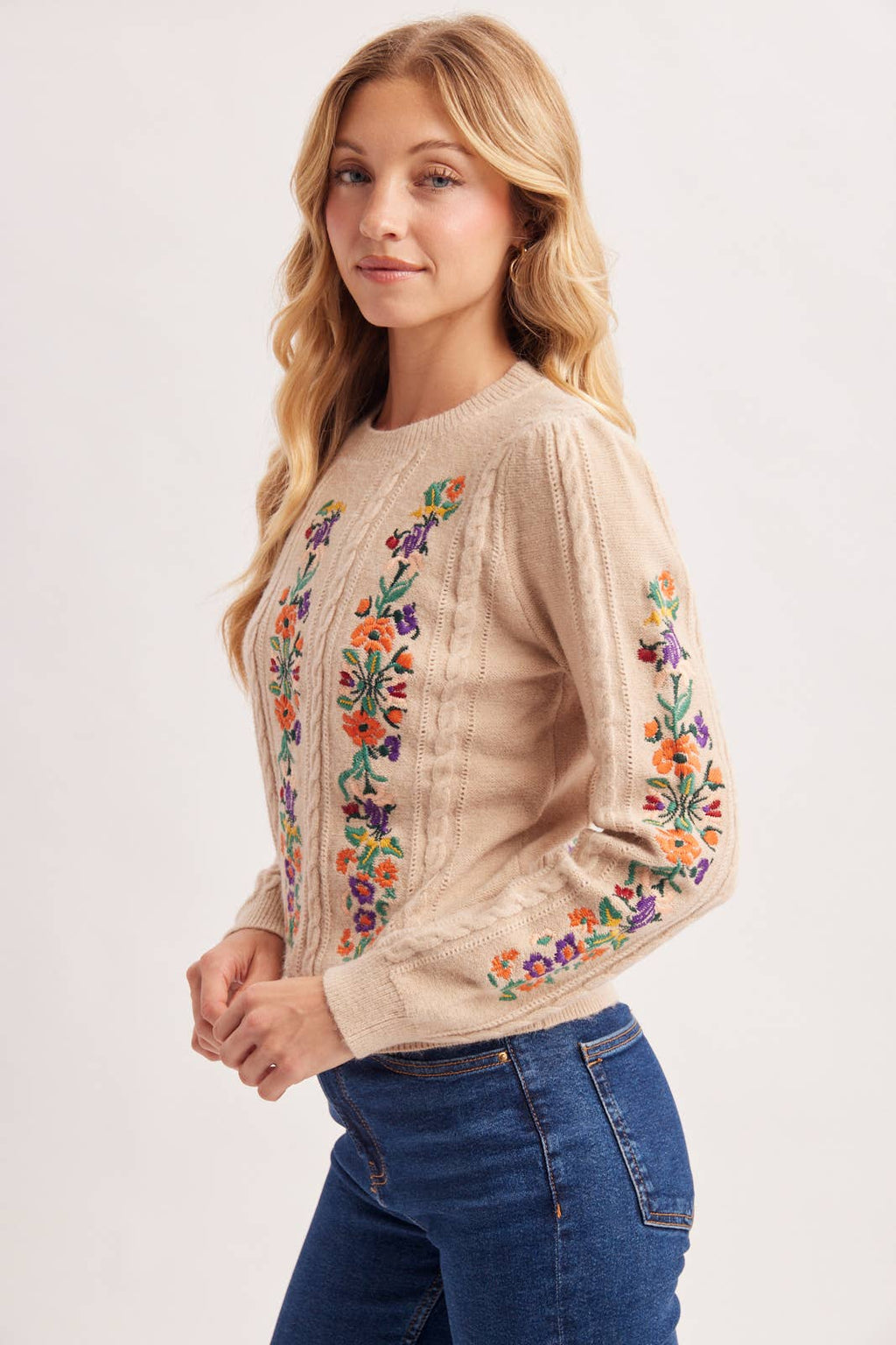 VINTAGE FLORAL EMBROIDERED KNIT SWEATER: VANILLA