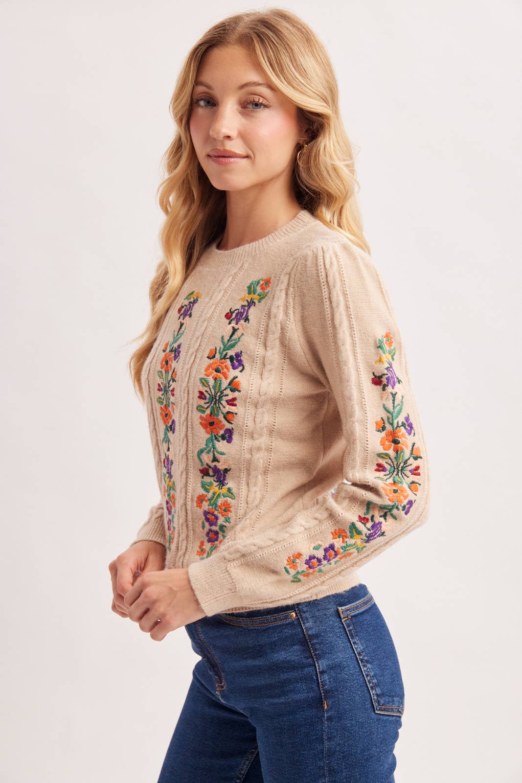 VINTAGE FLORAL EMBROIDERED KNIT SWEATER: VANILLA