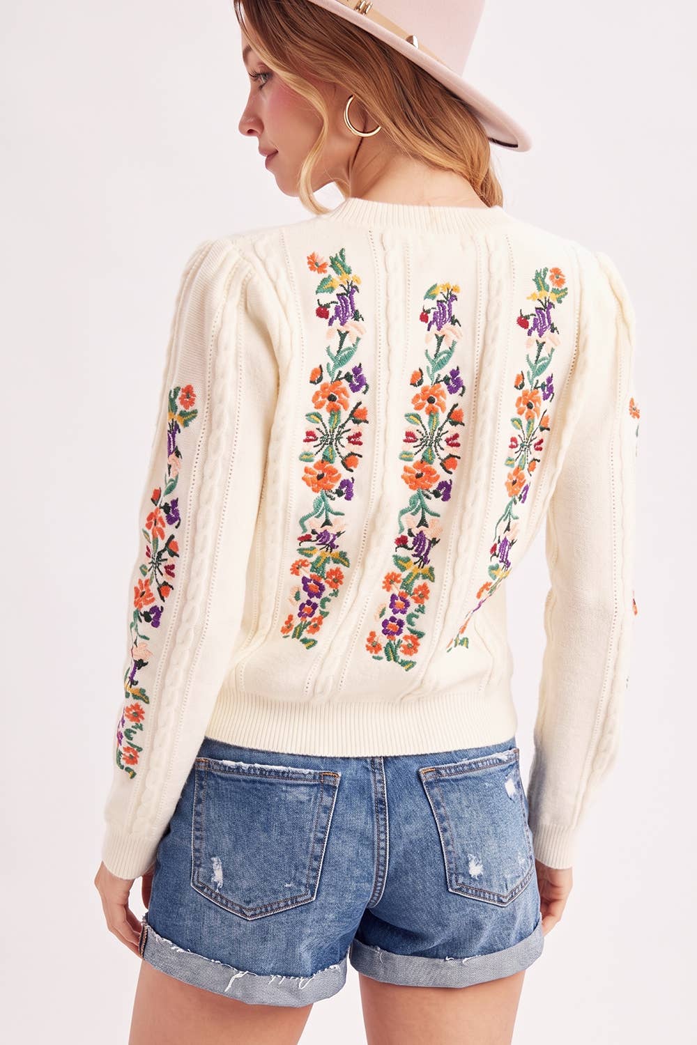 VINTAGE FLORAL EMBROIDERED KNIT SWEATER: VANILLA