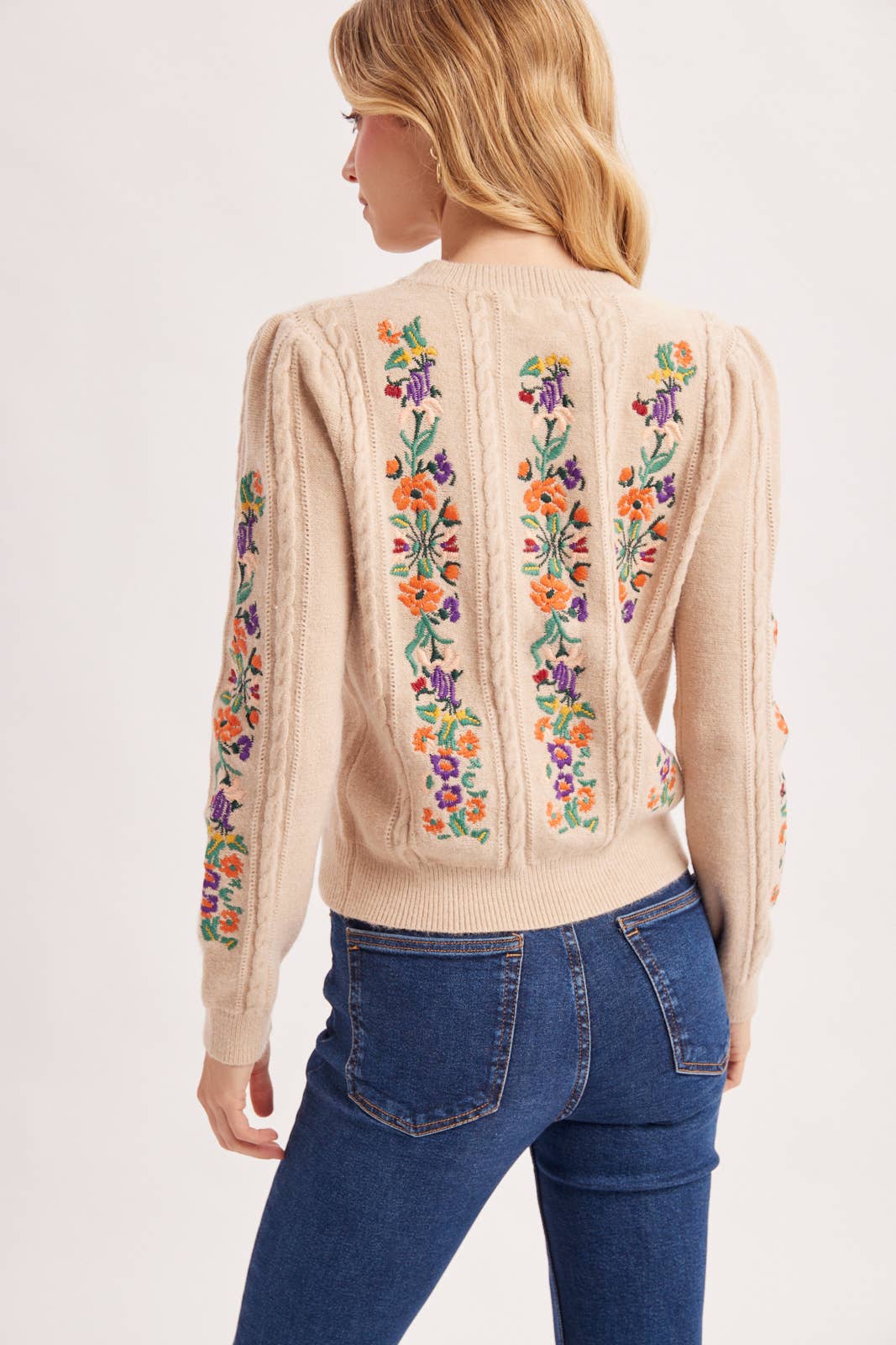 VINTAGE FLORAL EMBROIDERED KNIT SWEATER: VANILLA