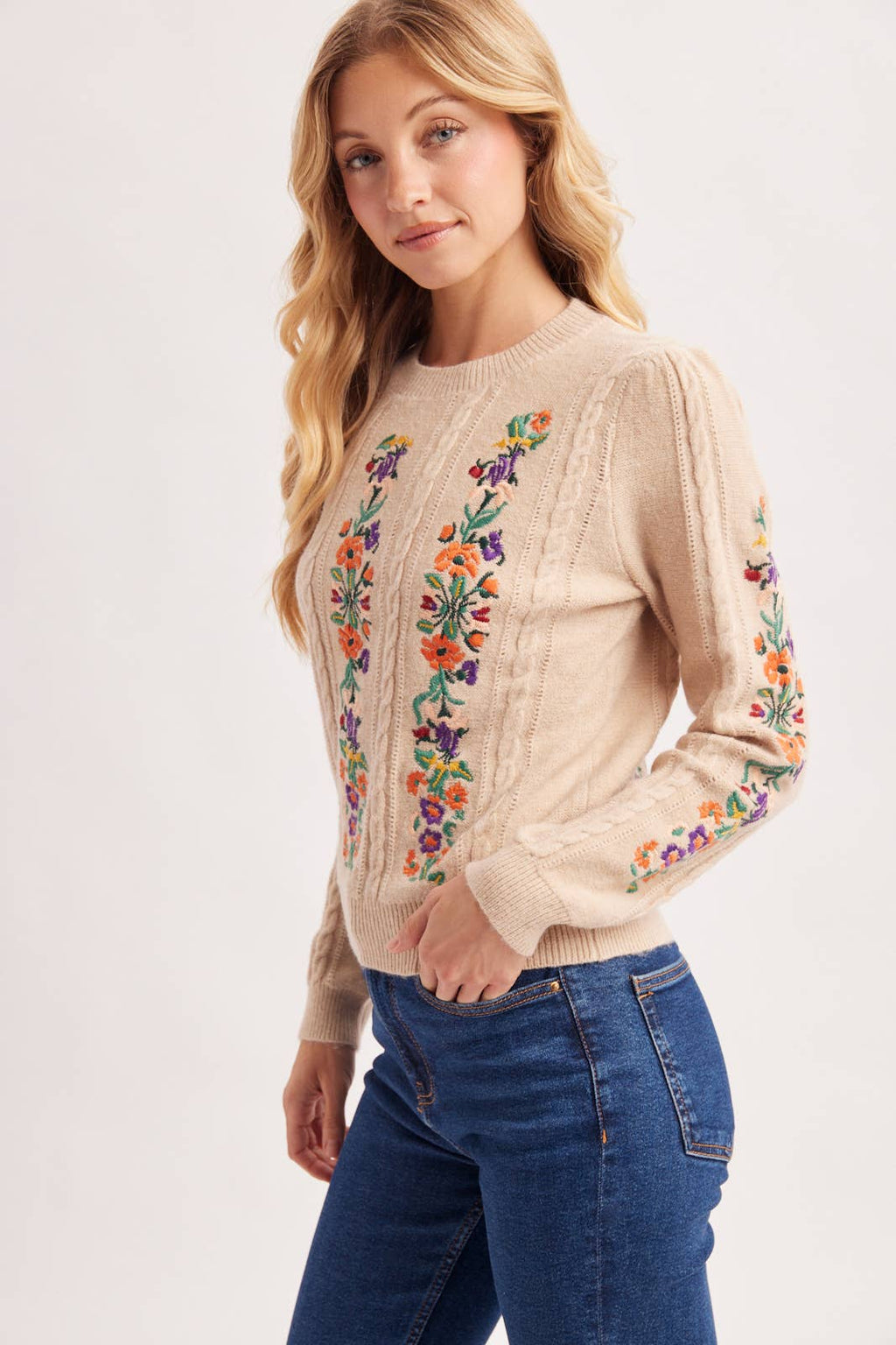 VINTAGE FLORAL EMBROIDERED KNIT SWEATER: VANILLA
